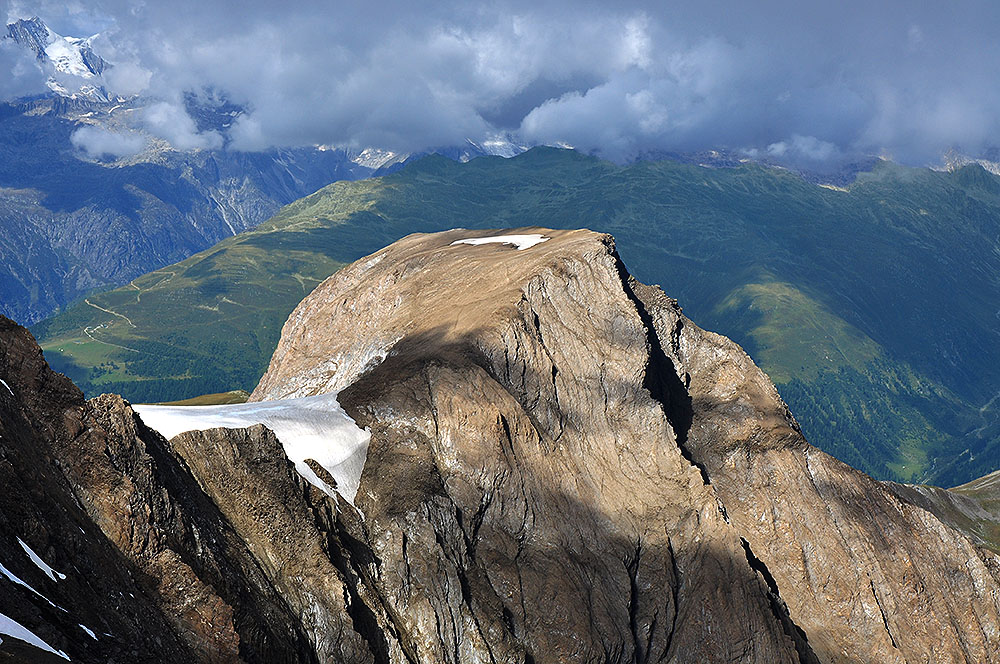 Der sanfte Schweifgrat / Doppelgipfel mit Rappehorn (vorne, 3'158 M.ü.M.) und Mittaghorn (hinten, 3'141 M.ü.M.)